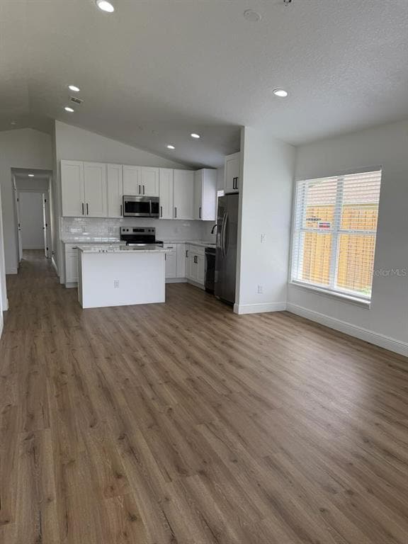 Foto del edificio - 9743 Hollyhill Dr