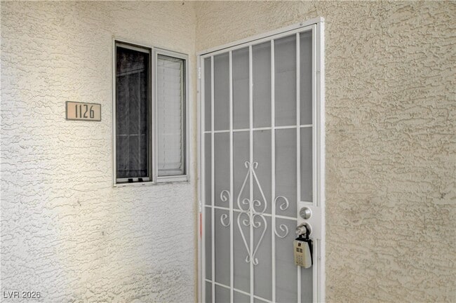 Foto del edificio - 7100 W Pirates Cove Rd