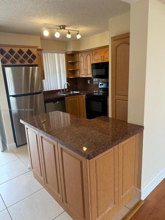 Foto del edificio - 6045 NW 186th St