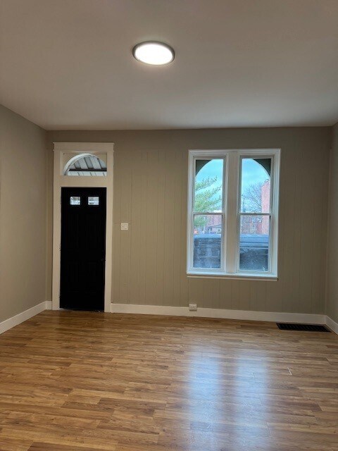 Foto del edificio - 3123 California Ave