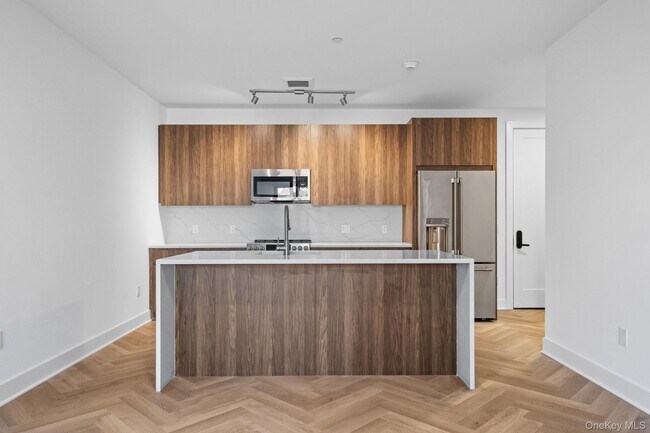 Foto del edificio - 100 E Putnam Ave