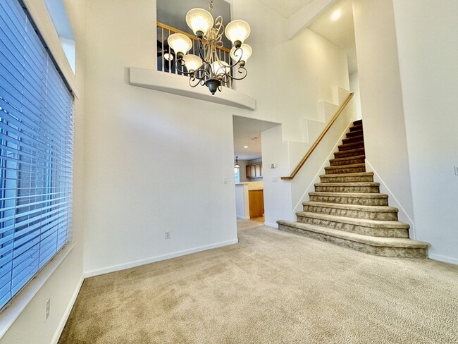 Foto del edificio - 689 Regency Park Cir