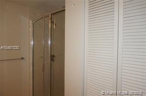 Foto del edificio - 185 SW 7th St