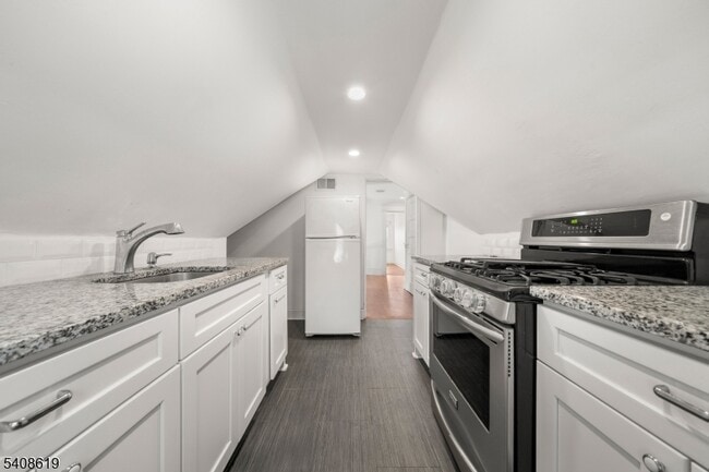 Building Photo - 4 Francis Pl