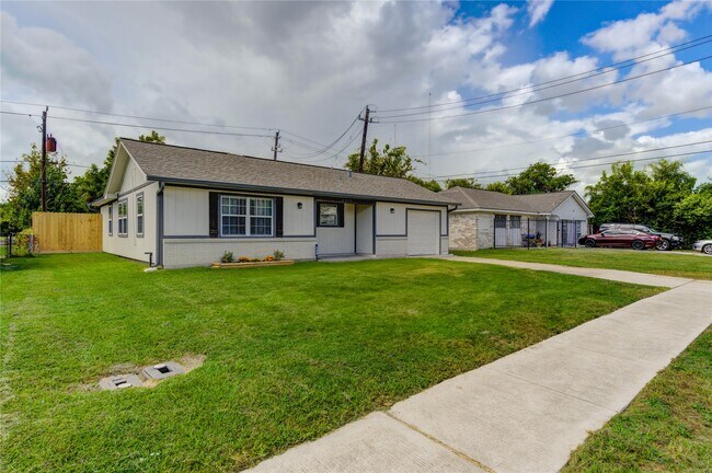 Foto del edificio - 5317 Crestmont St