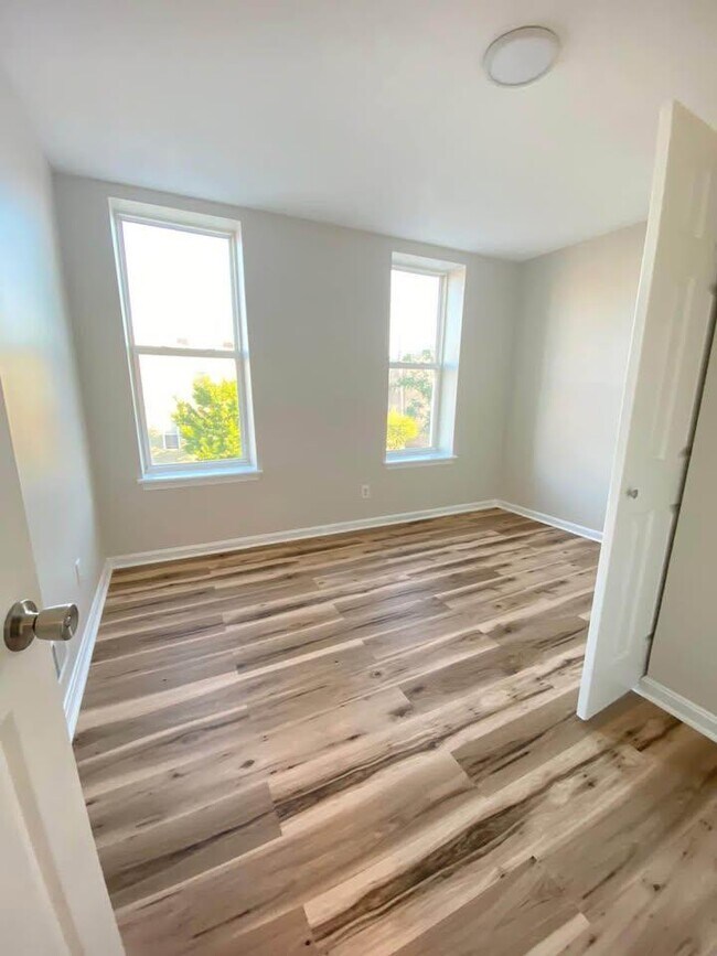 Foto del edificio - 2538 E Fayette St