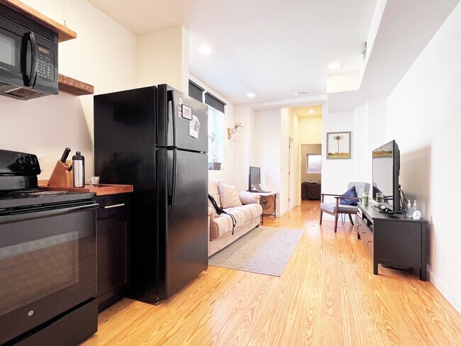 Building Photo - 2623 W Girard Ave
