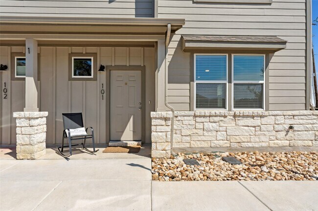 Foto del edificio - 520 Powell Dr