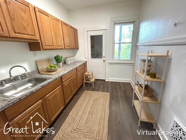 Building Photo - Cozy 2 Bedroom 1 Bathroom now available for rent!
