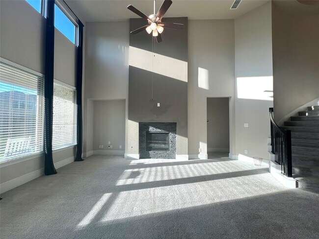 Foto del edificio - 15815 Sunlit Falls Dr