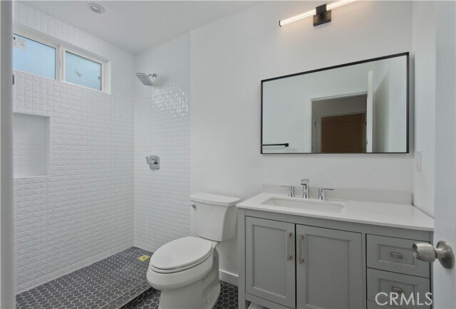 Building Photo - 5926 Alonzo Ave