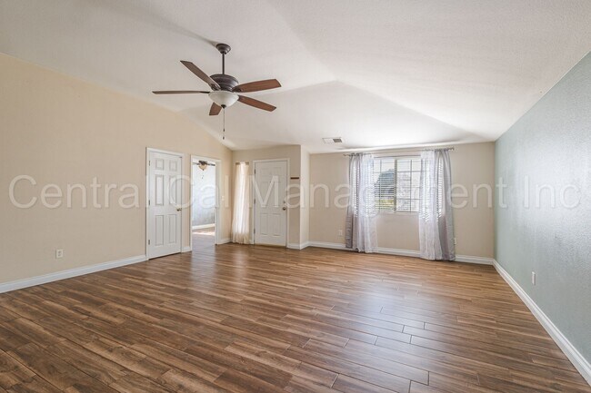 Foto del edificio - 3 Bedroom, 2 Bath Home with Office and Sol...