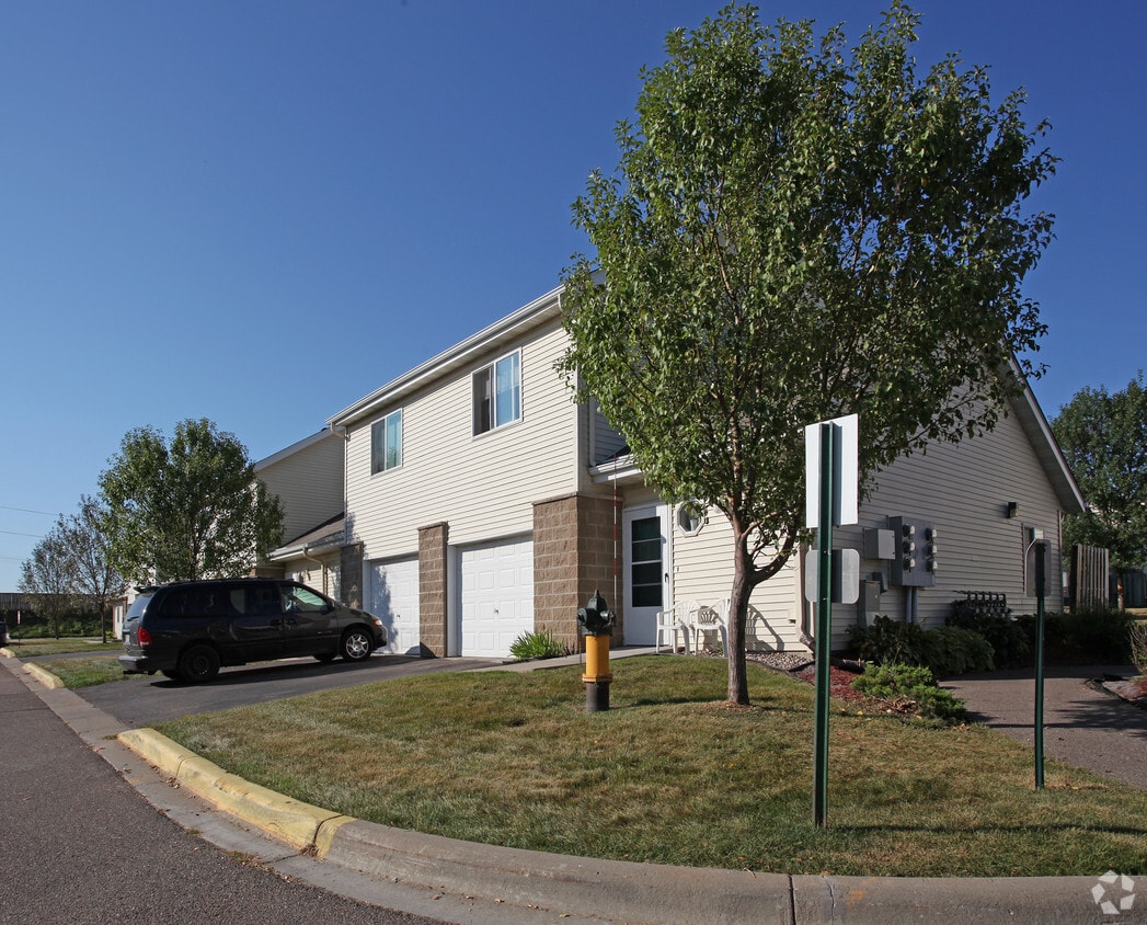 13281358 Norway Trl, Shakopee, MN 55379 Townhomes for Rent Shakopee