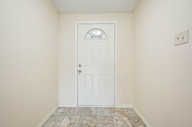 Foto del edificio - 9915 Towne Tower Ln