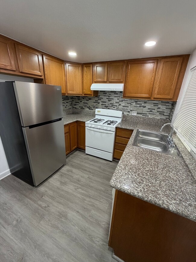 Building Photo - 8758 Lomita Dr