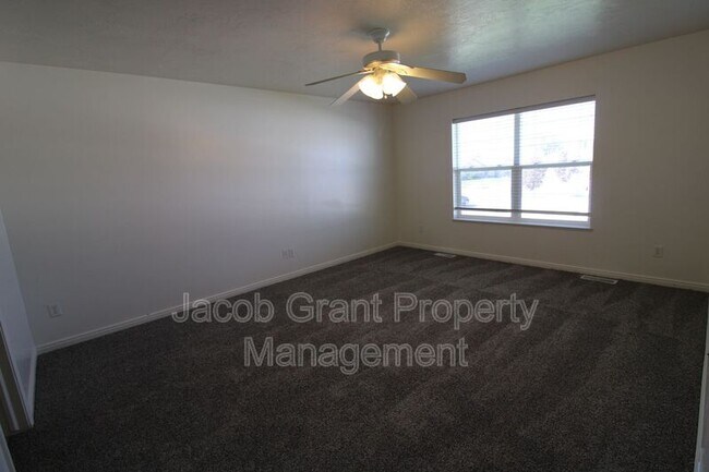Foto del edificio - 5223 Treyden Cir
