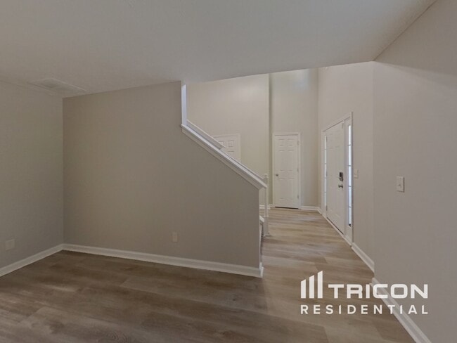 Building Photo - 8127 Valley Ridge Dr
