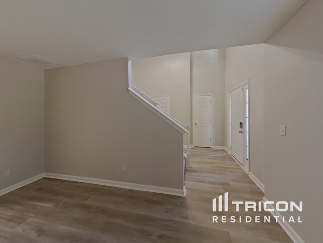 Foto del edificio - 8127 Valley Ridge Dr