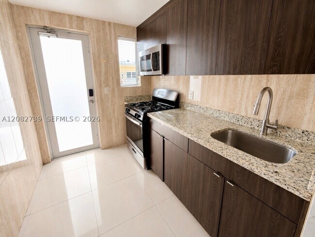 Foto del edificio - 1027 94th St
