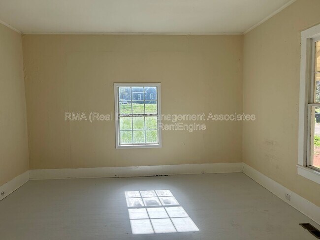 Building Photo - 821 Williams St