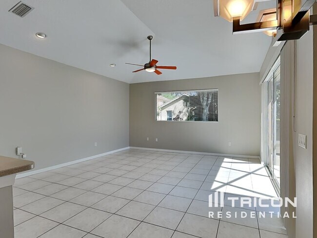 Foto del edificio - 6492 Rookery Cir