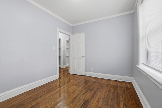 Foto del edificio - 7816 S Cornell Ave