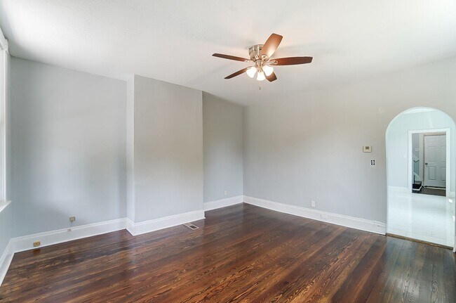 Foto del edificio - Spacious Four Bedroom in Cincinnati!