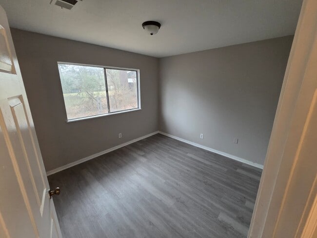 Building Photo - 1352 Dianne Dr