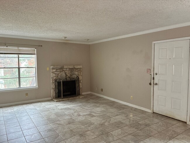 Building Photo - 1BR/1.5BA w/ Fireplace • Balcony • Pool Access in San Antonio