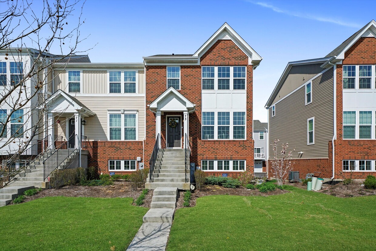 Primary Photo - 73 Nicholas Dr W