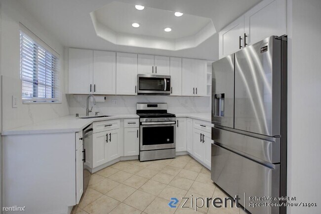 Building Photo - 3 br, 2.5 bath Townhome - 16008 La Salle A...