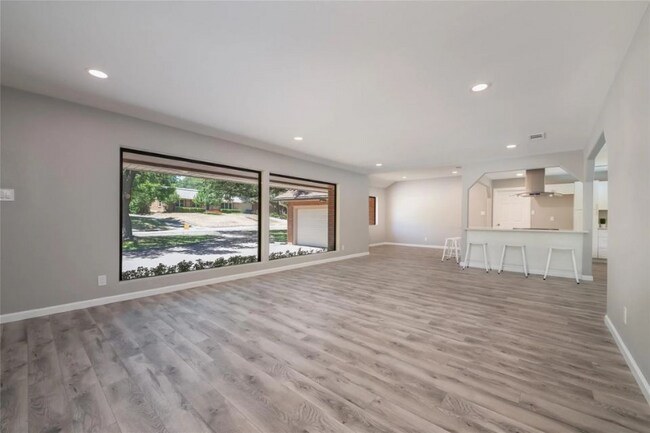 Building Photo - 2309 Wooded Acres Dr