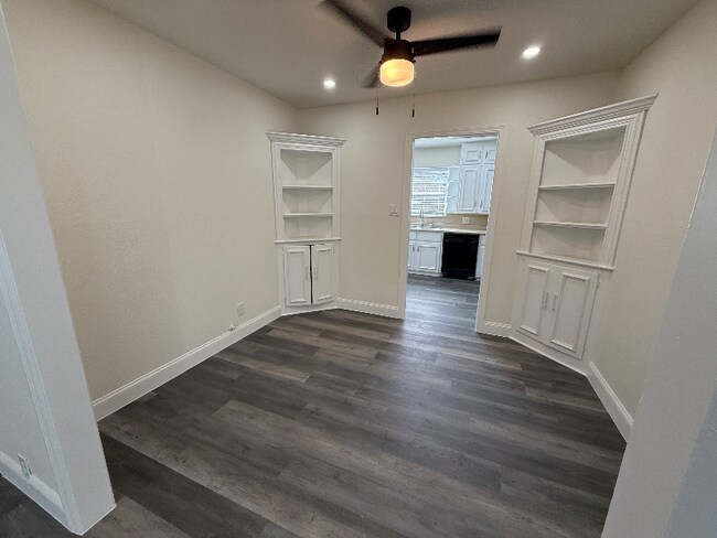 Foto del edificio - 116 W Park Row Dr