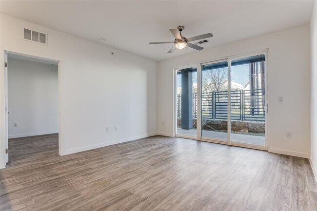 Foto del edificio - 4901 Springdale Rd