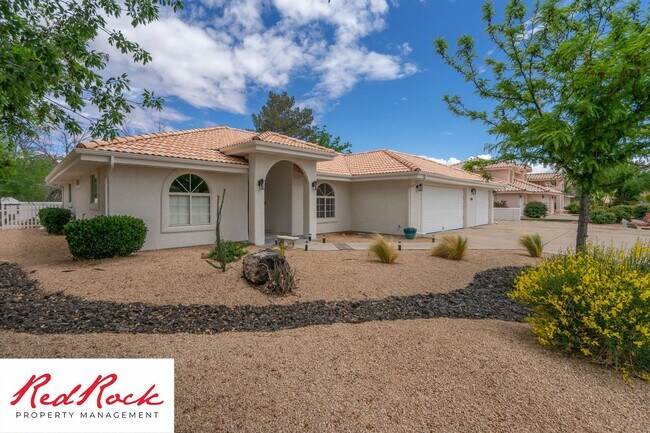 Foto del edificio - 3 Bedroom Home With 2 Car Garage In St. George