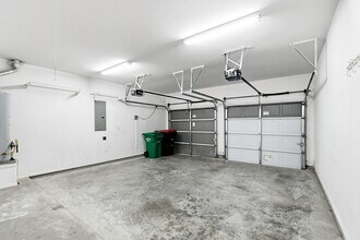 Building Photo - 2226 Falcon Brook Dr