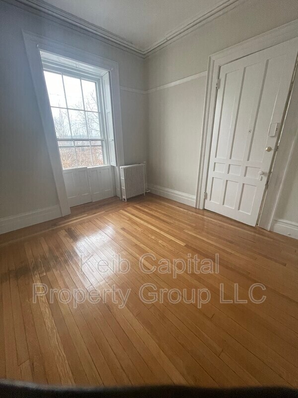 Building Photo - 179 Main St