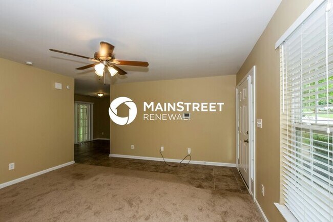 Building Photo - 3 Bedroom Pet-Friendly Home in Charlotte, NC with Main Street Renewal