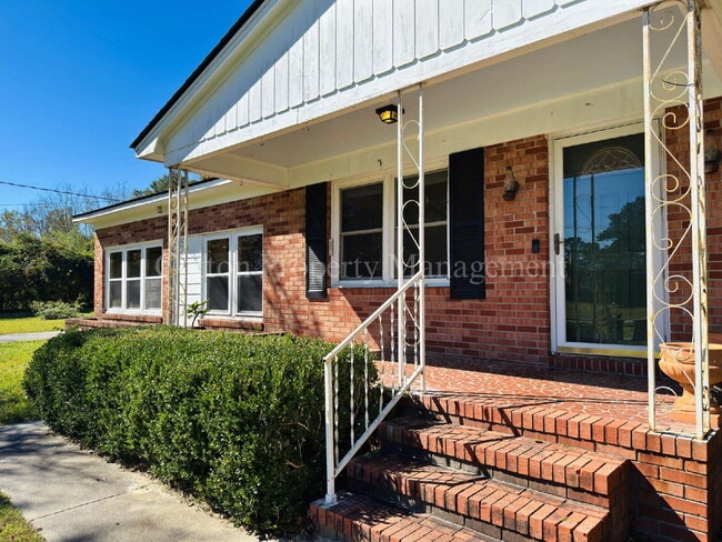Building Photo - 101 Hyacinth Ave