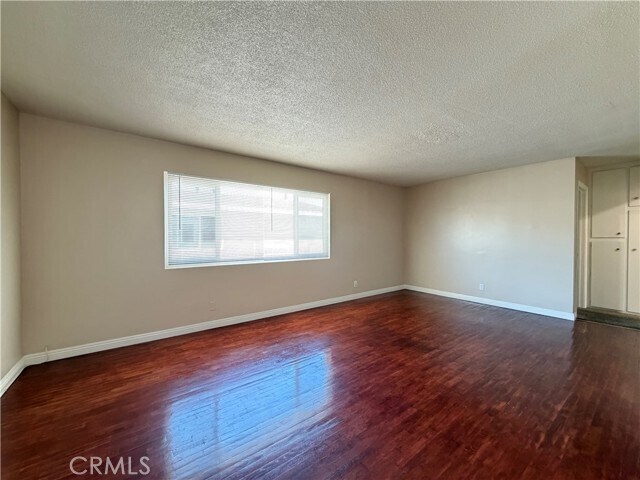 Foto del edificio - 12915 Doty Ave
