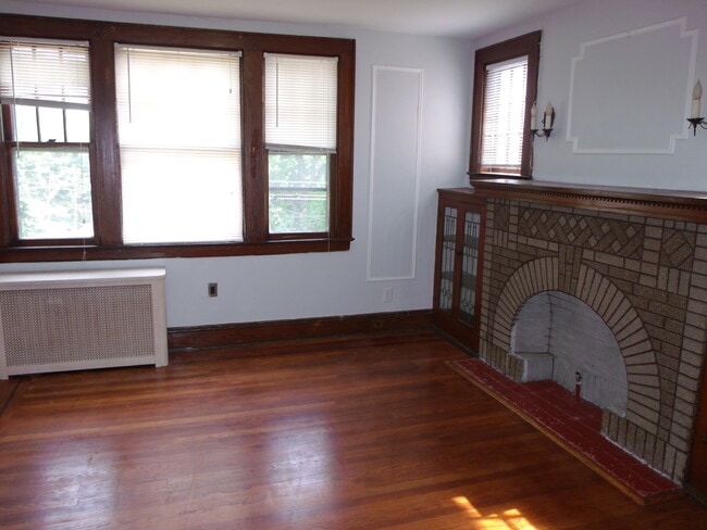 Building Photo - 807 Schuyler Ave