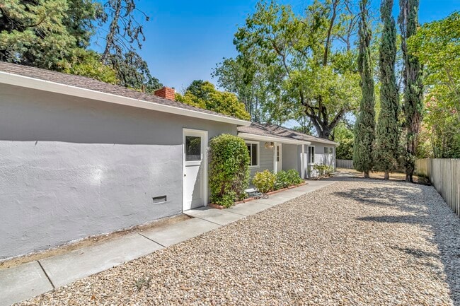 Building Photo - 520 Dawkins Dr