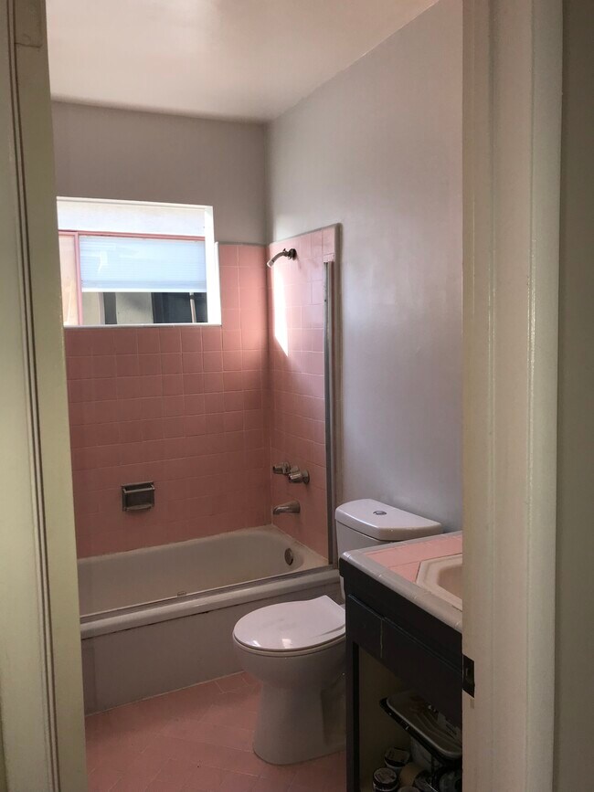 Foto del edificio - 1064 S Wooster St