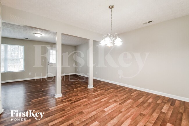 Building Photo - 2435 Piering Dr