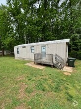 Building Photo - 208 Perry Ave