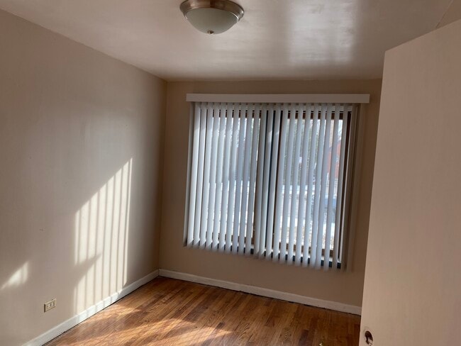 Foto del edificio - 3704 W 69th Pl