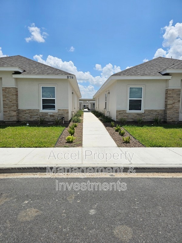 Building Photo - 816 N Abbey Ave