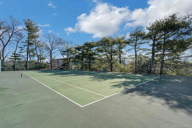 Foto del edificio - 703 Pelham Rd