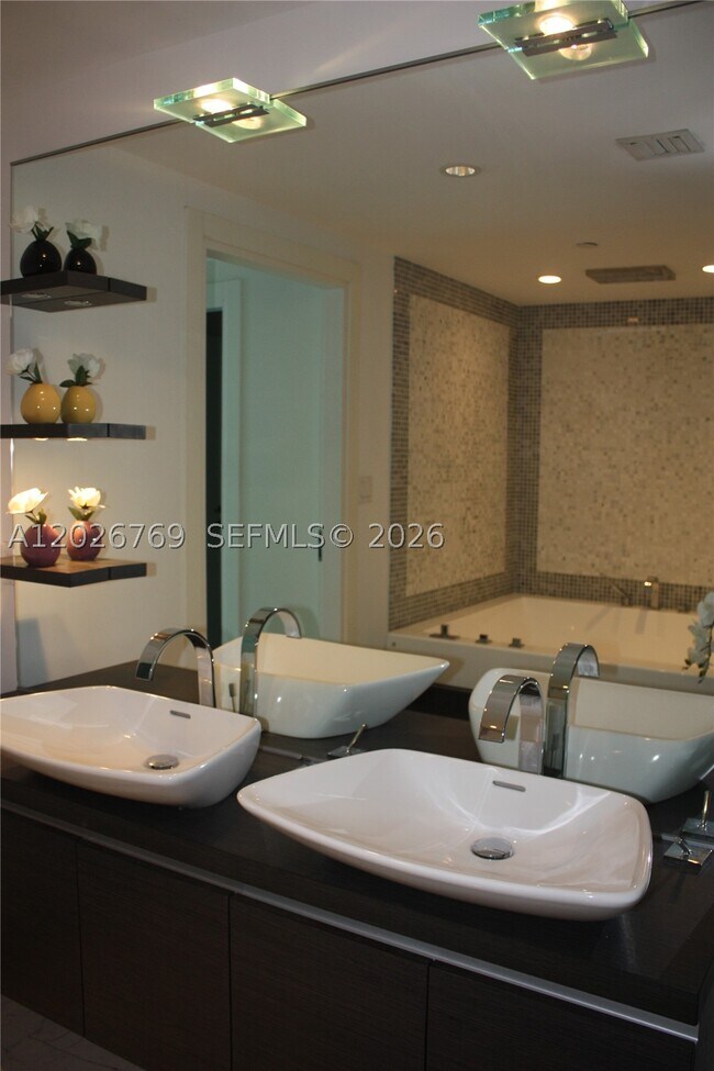 Foto del edificio - 200 Biscayne Blvd