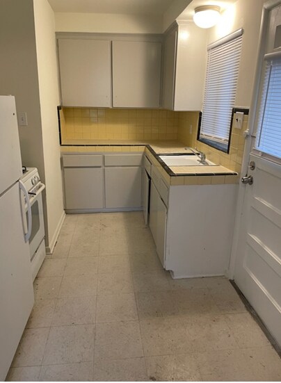 Building Photo - 1535 W Farnum Ave